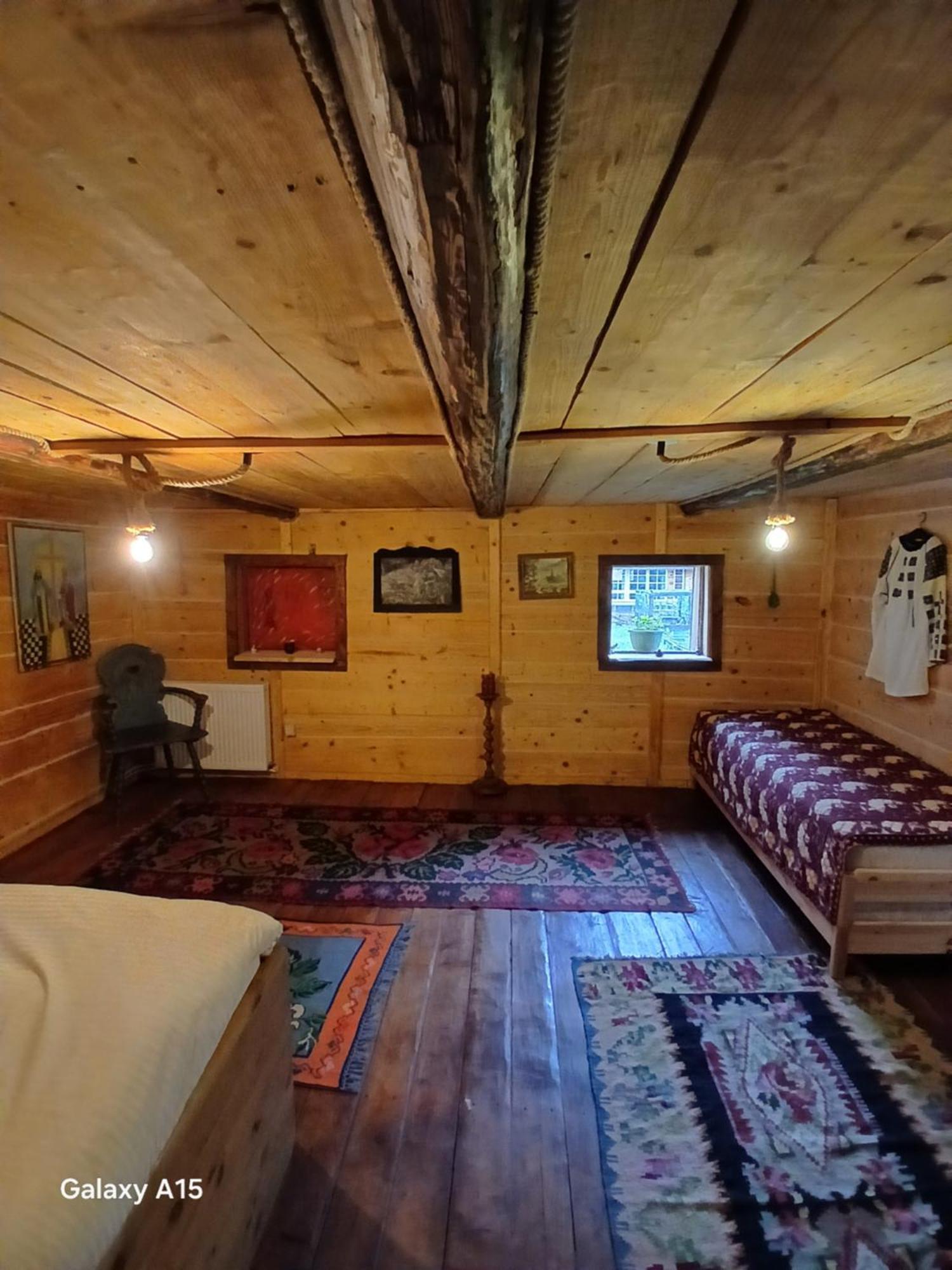 Mica Ferma Vesela Country house *